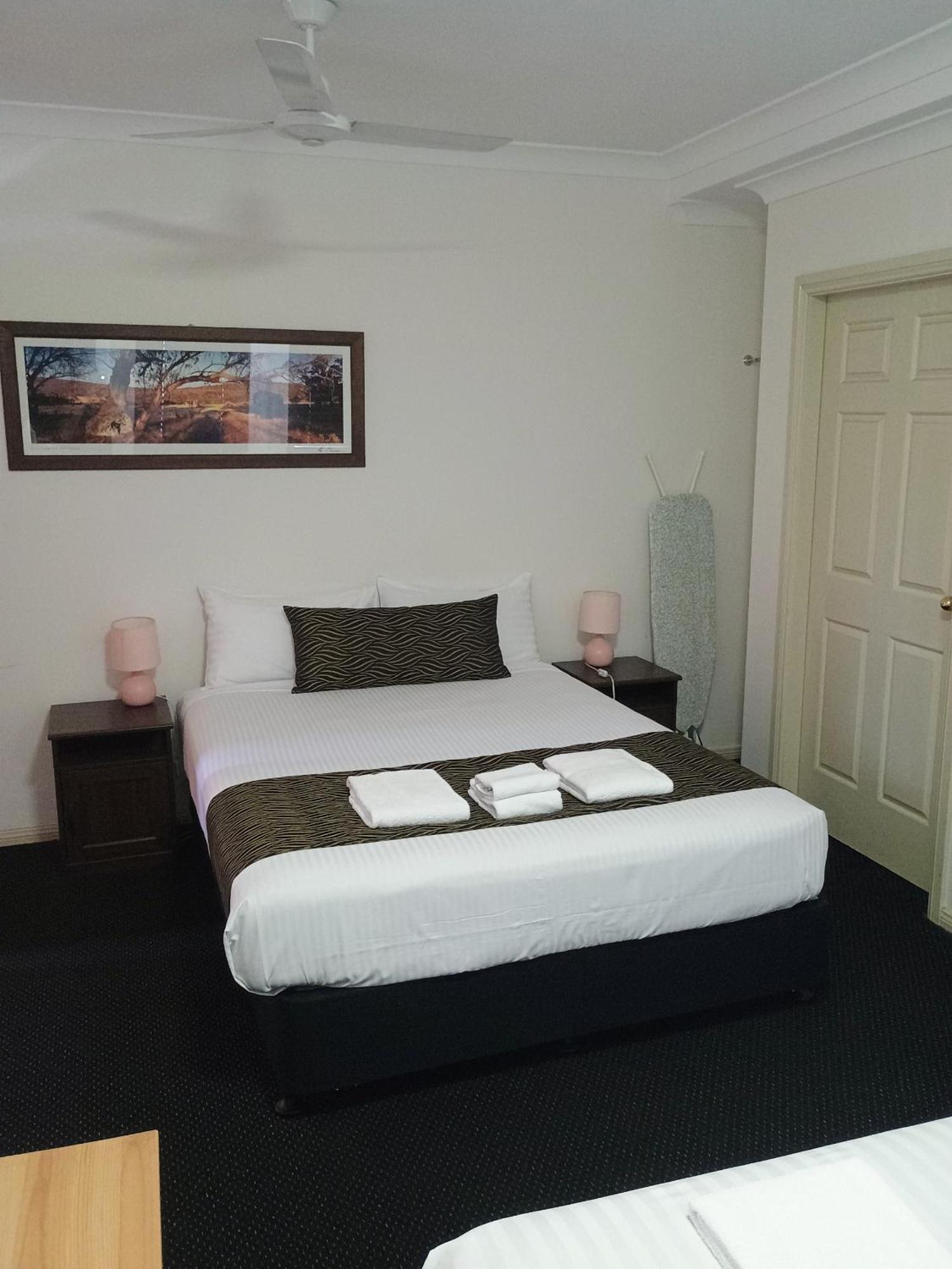 Across Country Motor Inn ดับโบ ภายนอก รูปภาพ